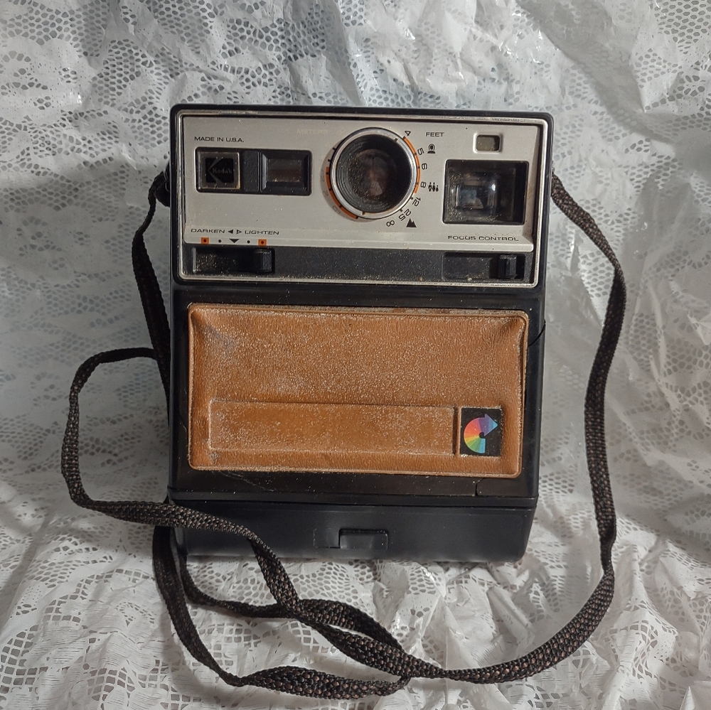 Vintage 1978-1980 Kodak Colorburst 100 Instant Camera Adjustable Focus UNTESTED